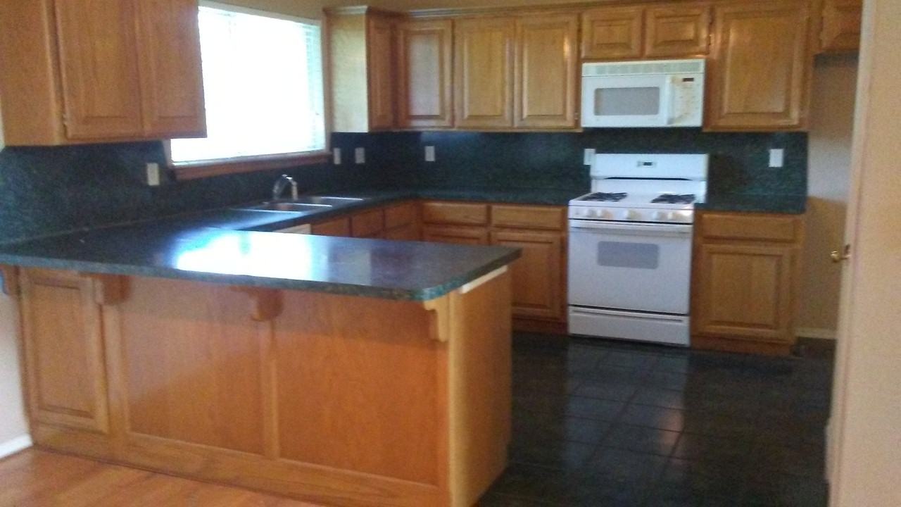 1328 Woodcreek Dr - Photo 2 of 10