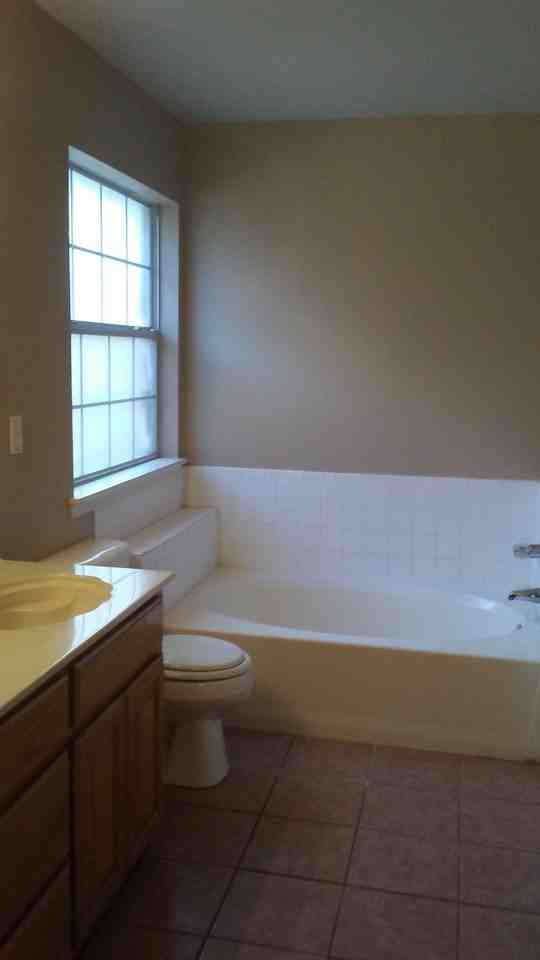 1328 Woodcreek Dr - Photo 5 of 10