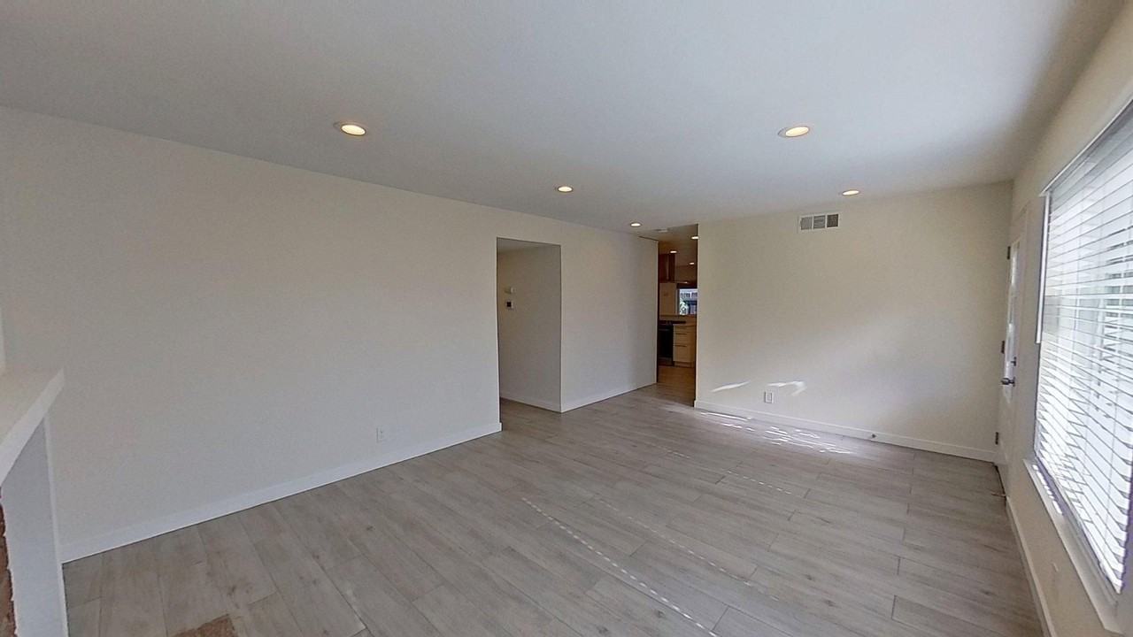 25621 Califia Dr - Photo 4 of 26