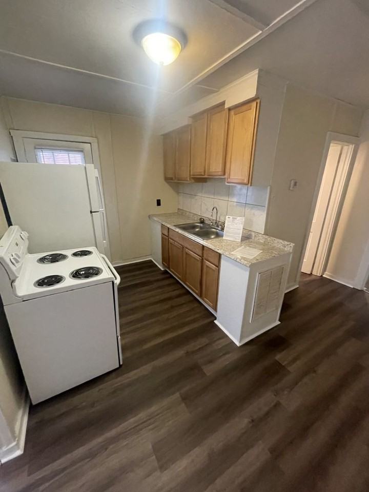 708 Coleman St - Photo 3 of 5