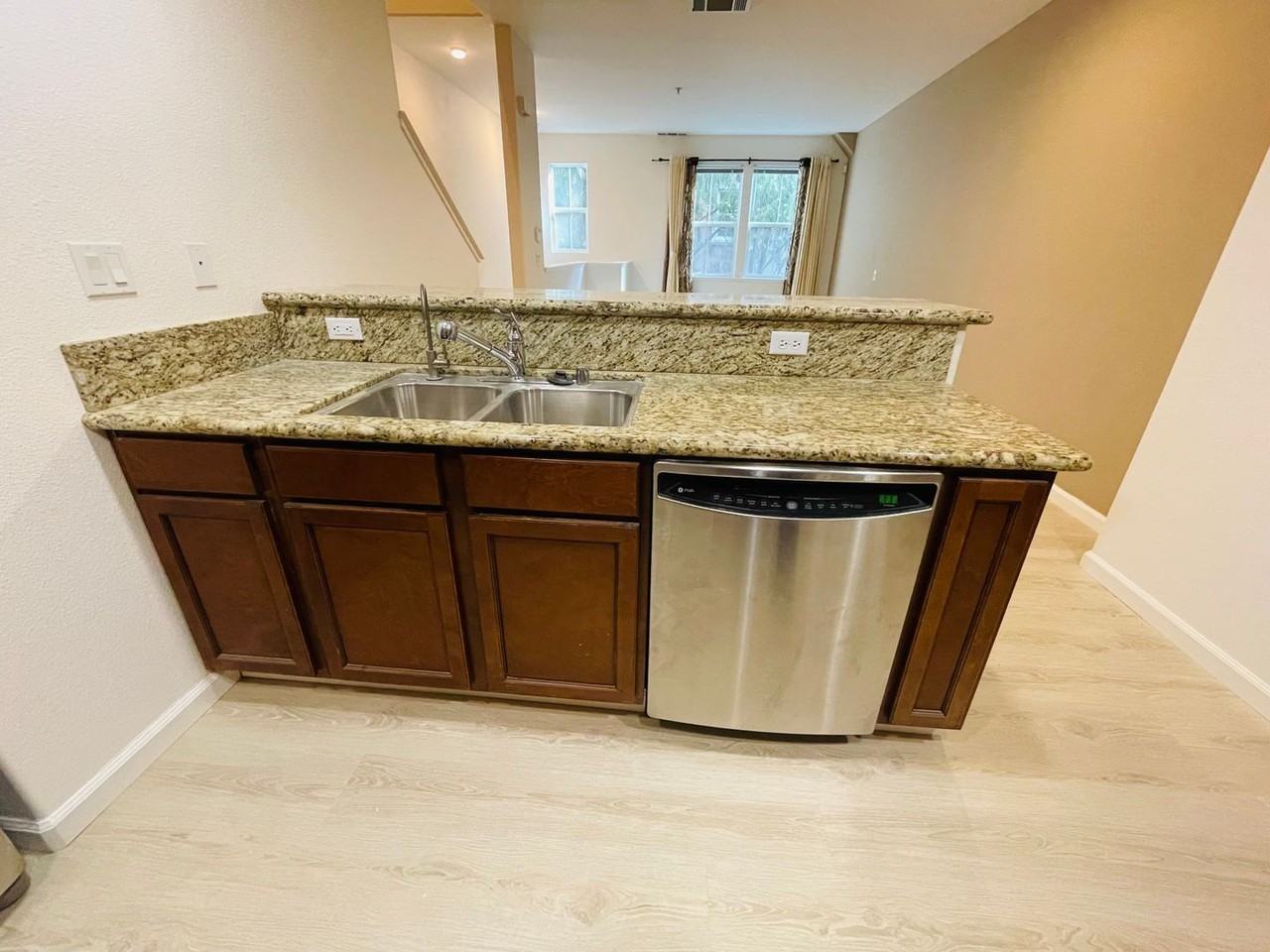 2230 Beech Cir - Photo 3 of 22