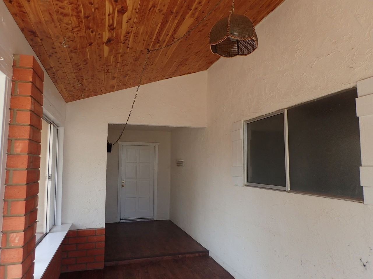 1103 Randall St - Photo 2 of 20