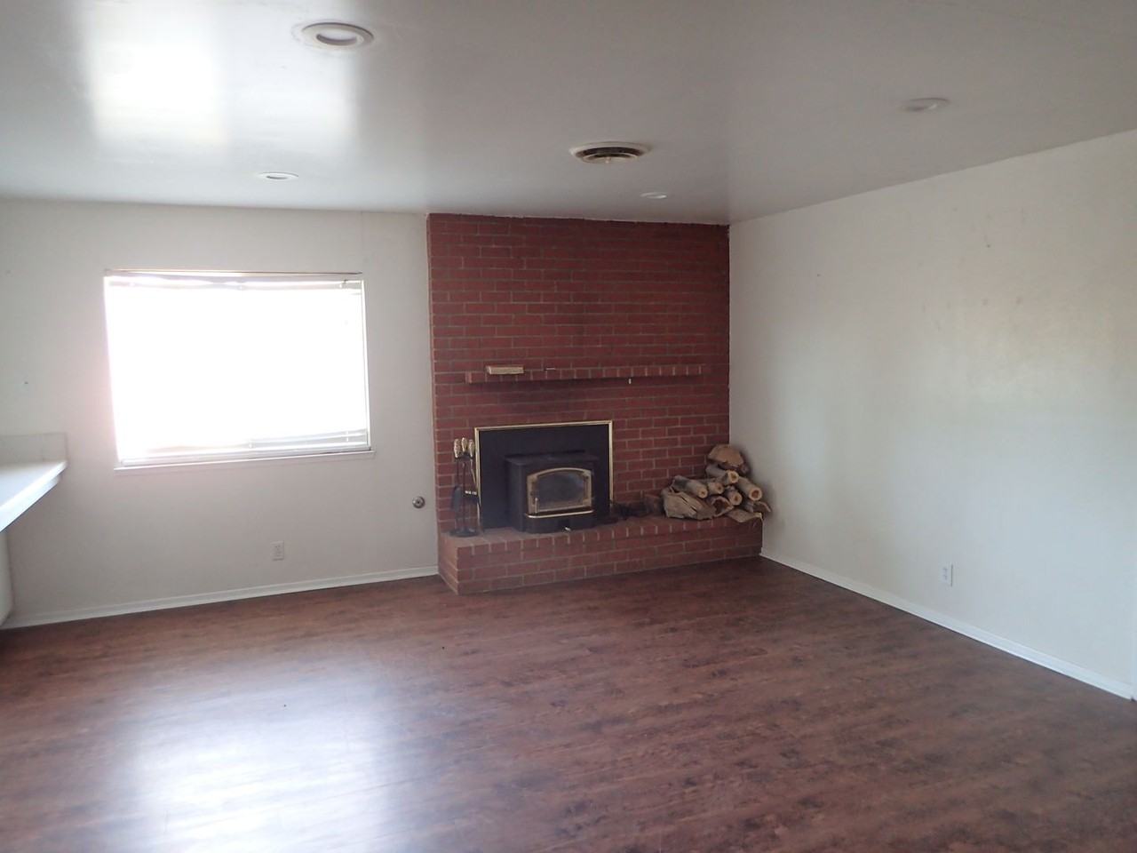 1103 Randall St - Photo 4 of 20