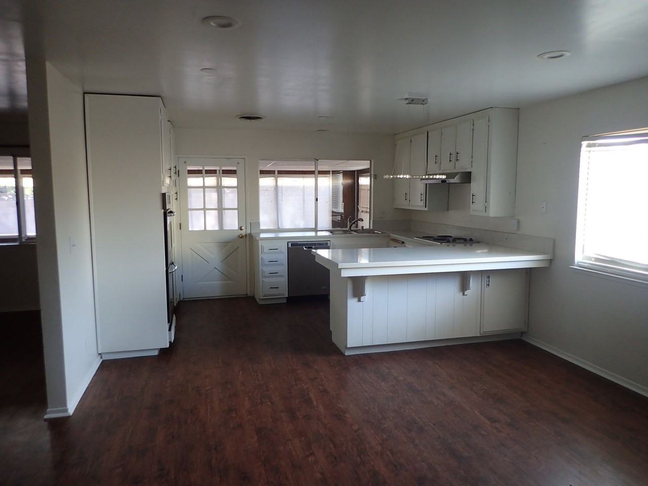 1103 Randall St - Photo 7 of 20