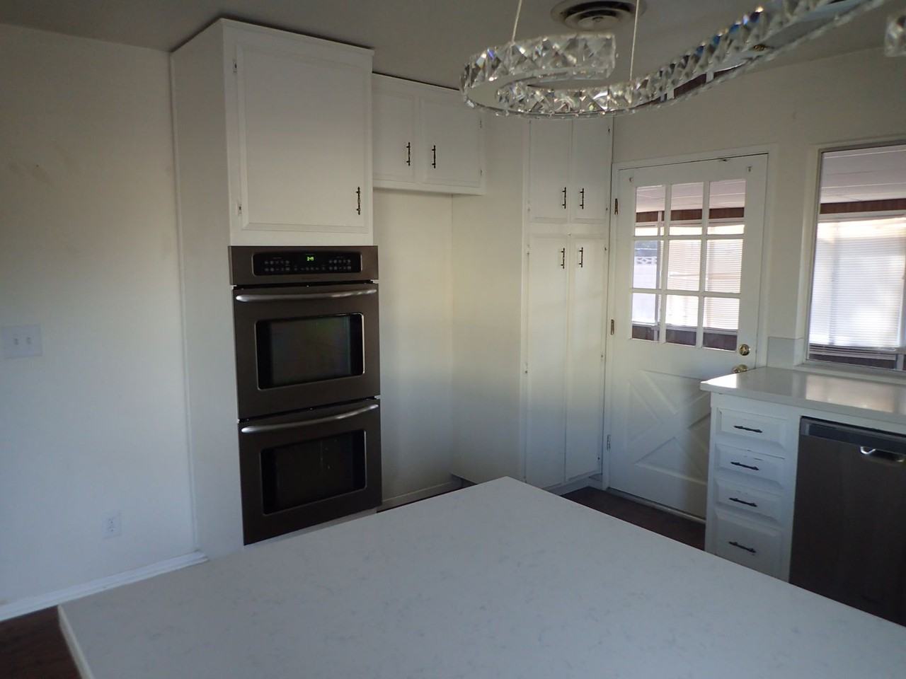 1103 Randall St - Photo 7 of 20