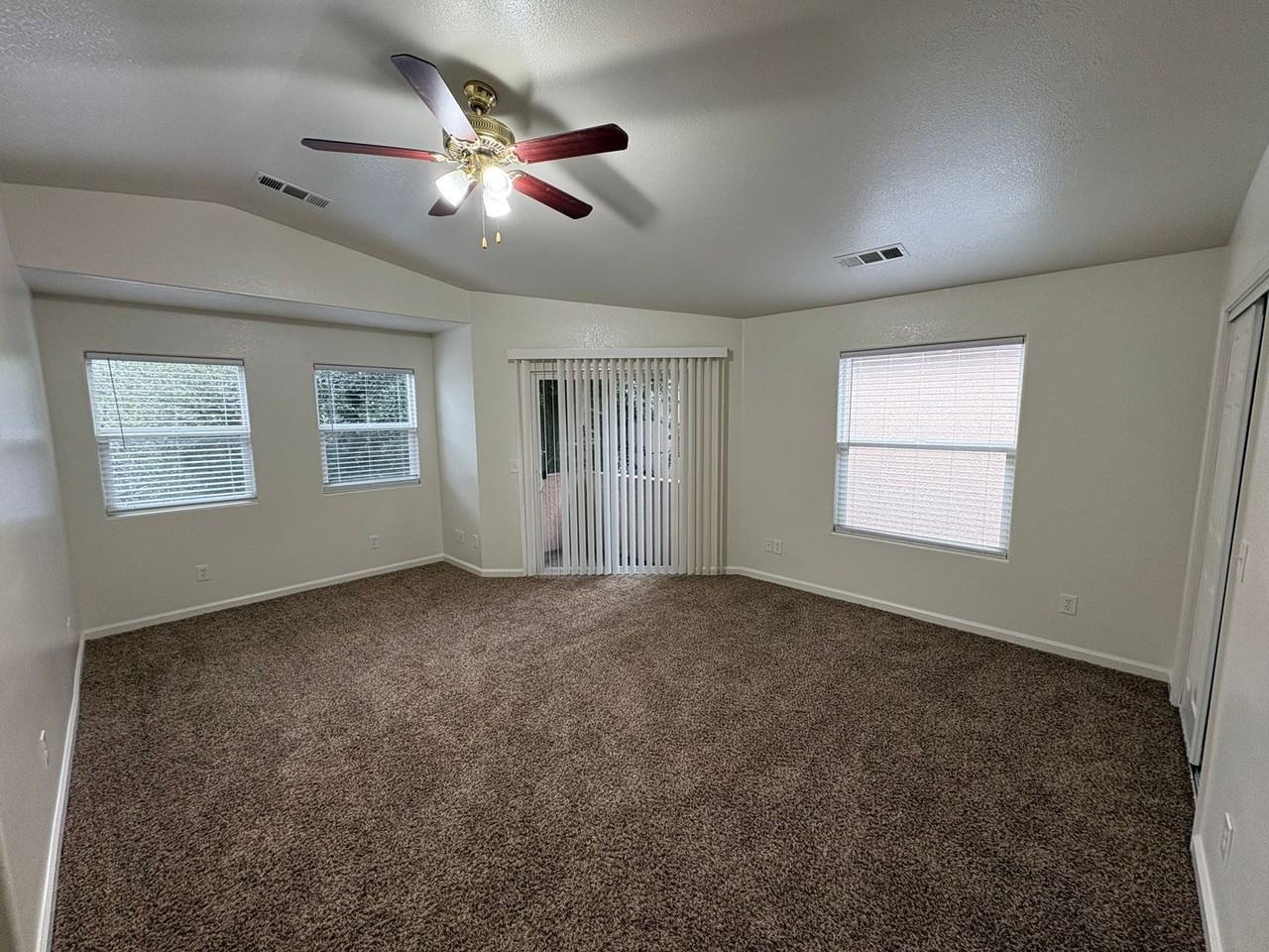 184 S Filbert Rd - Photo 3 of 34