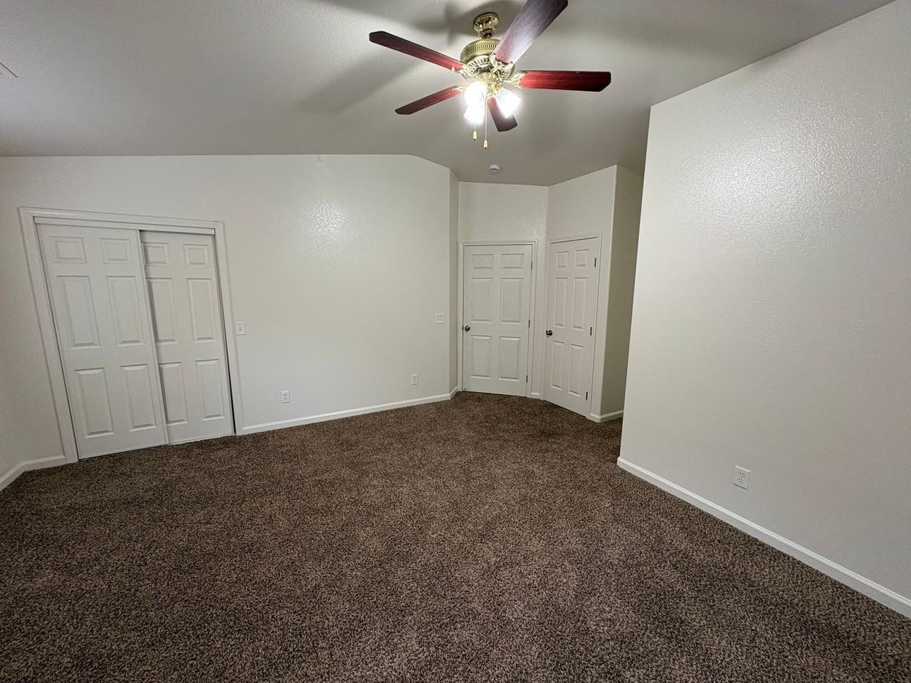 184 S Filbert Rd - Photo 6 of 34