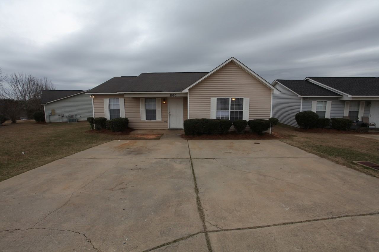 1966 Rock Ledge Ct - Photo 3 of 19