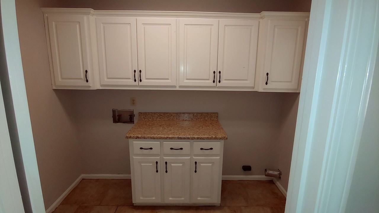 3204 Paddlecreek Ln - Photo 2 of 16