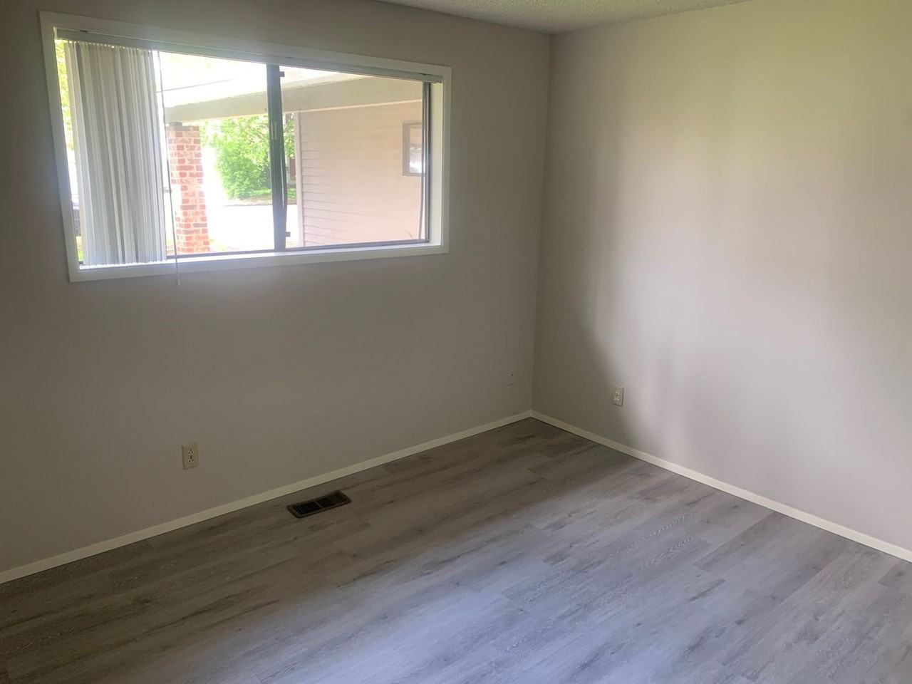 1160 Nw 183rd Ave - Photo 7 of 15