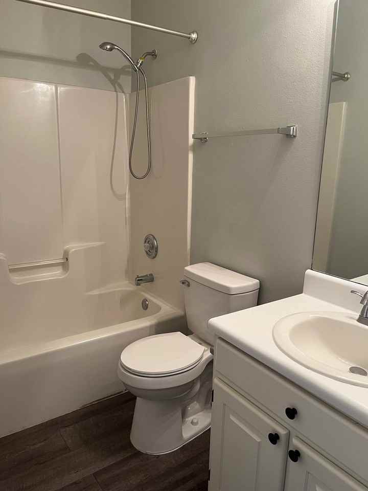 242 Mayfield Dr - Photo 2 of 9