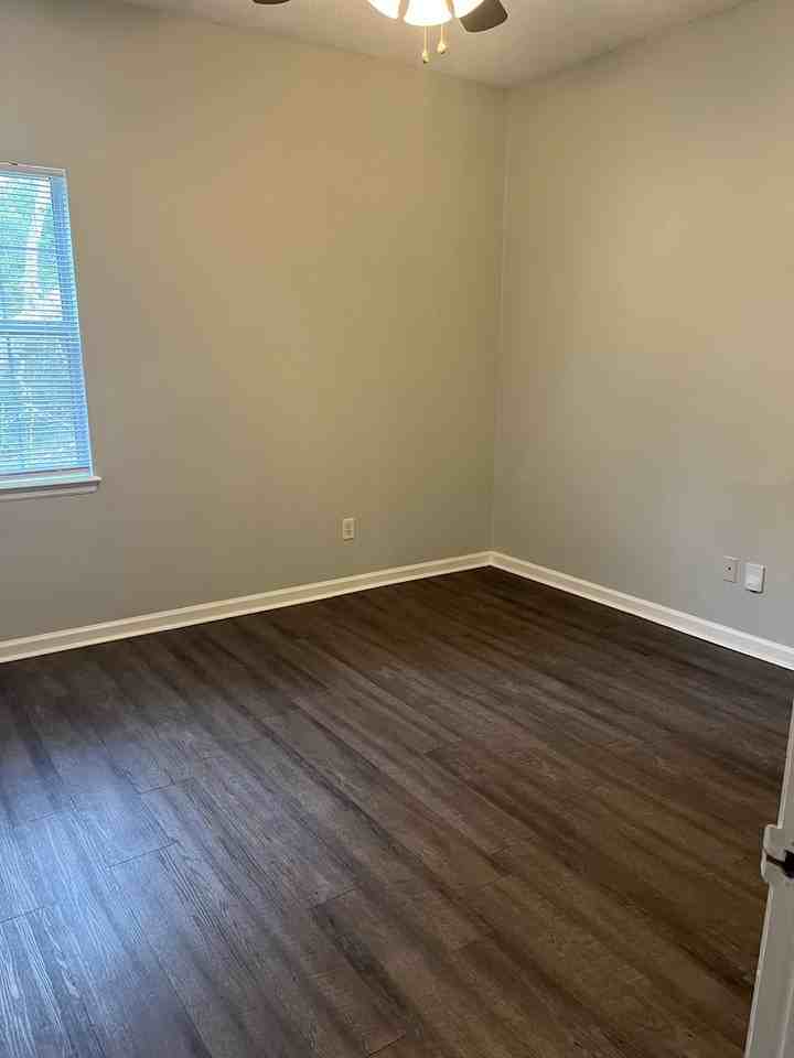 242 Mayfield Dr - Photo 6 of 9