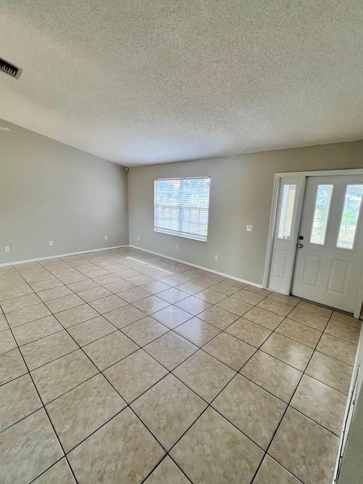 5110 Nw Erskin Ter - Photo 6 of 29