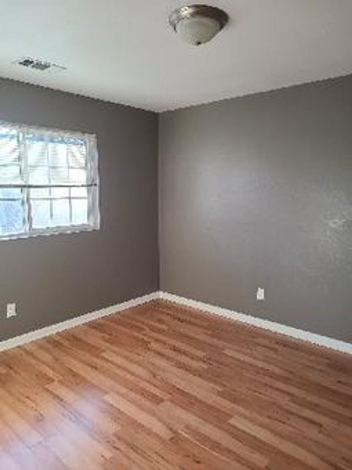 1068 Spring St - Photo 5 of 10