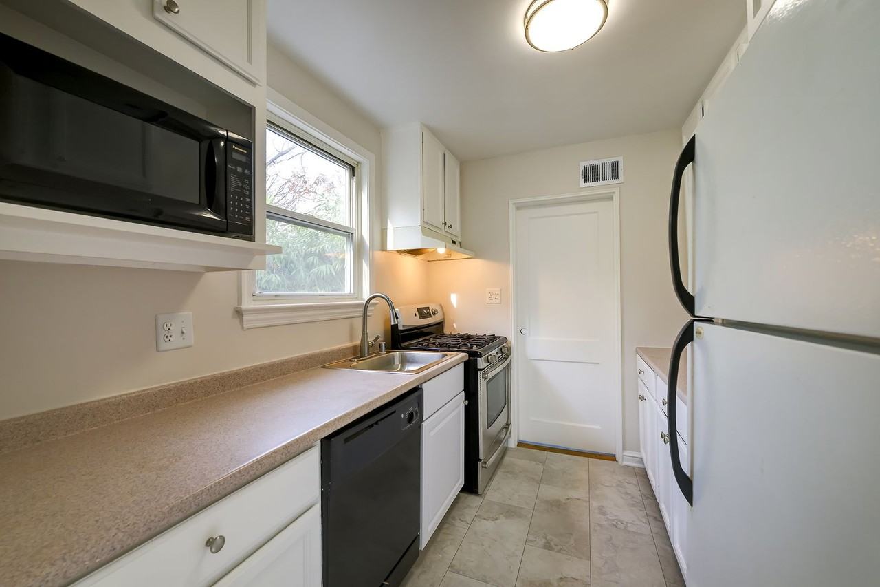 10022 Brunett Ave - Photo 5 of 40