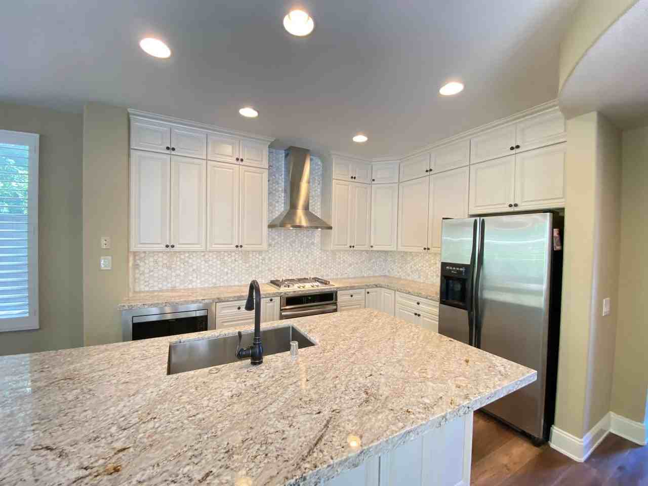 25 Caledon Ct - Photo 4 of 50