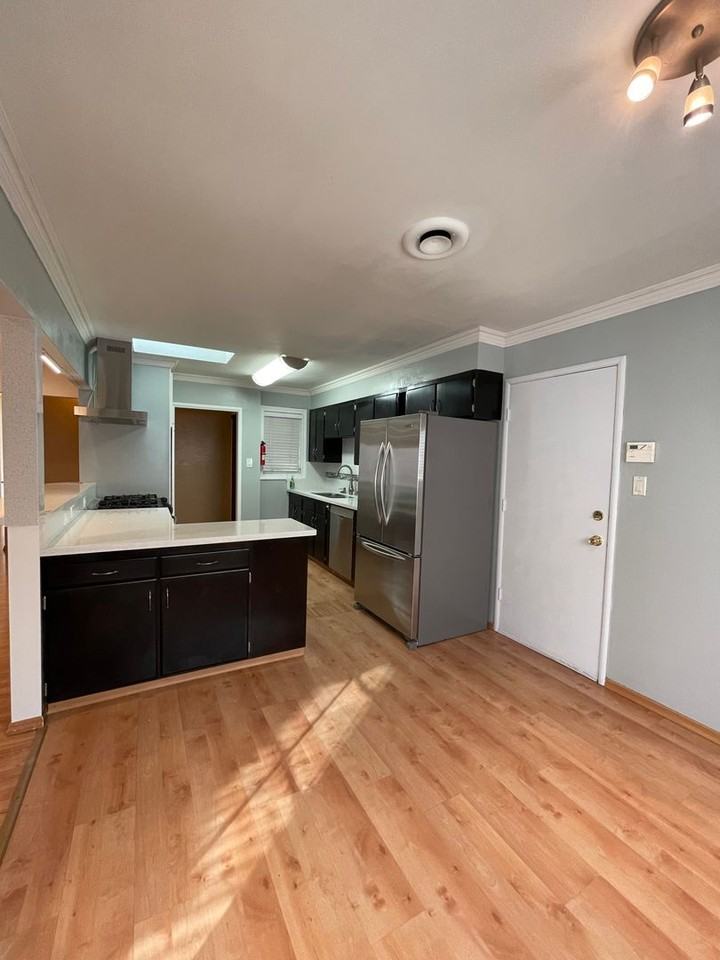 2139 Thayer Ave - Photo 5 of 22