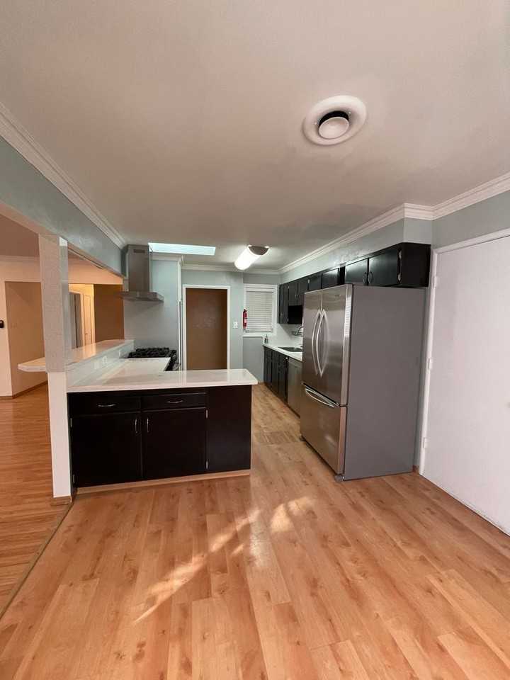 2139 Thayer Ave - Photo 6 of 22