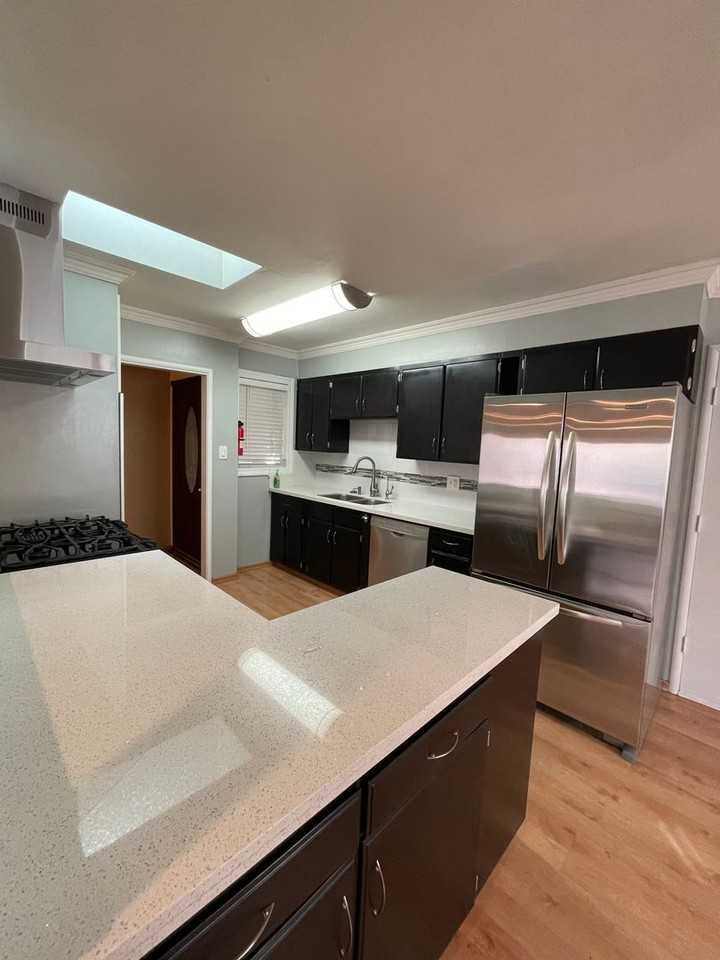 2139 Thayer Ave - Photo 7 of 22