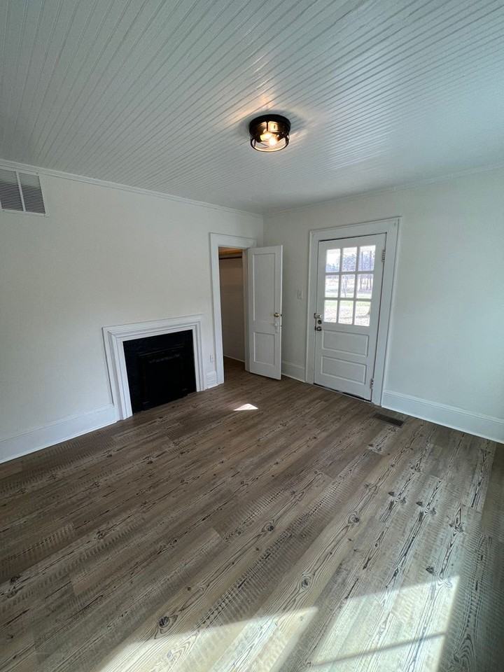 1819 N Charlotte Ave - Photo 5 of 11