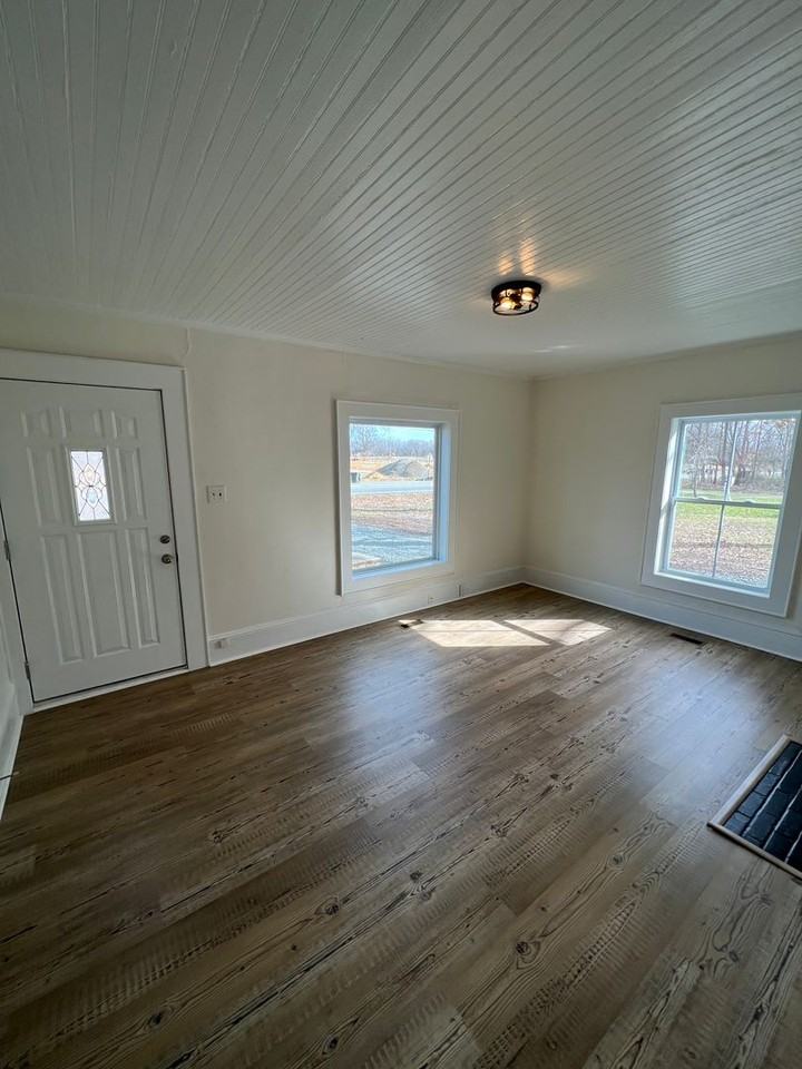 1819 N Charlotte Ave - Photo 6 of 11