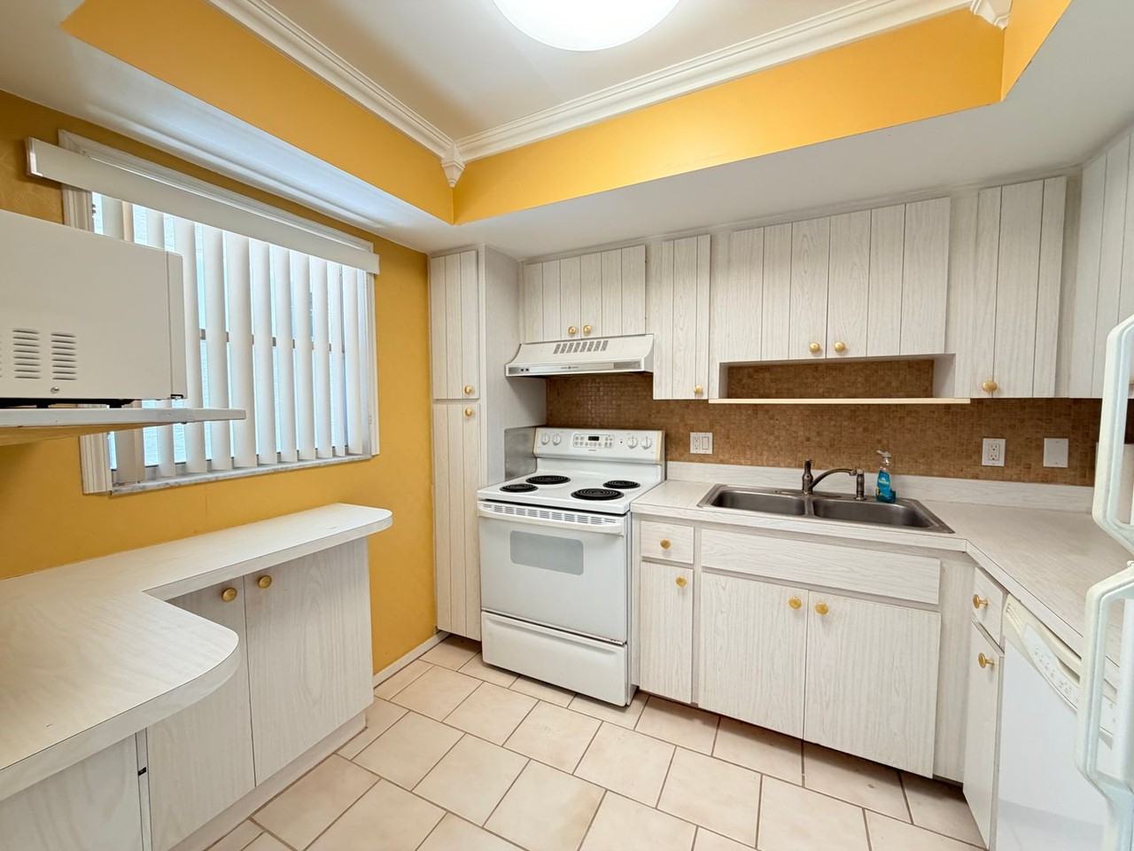 1520 Glen Oaks Dr E - Photo 5 of 33