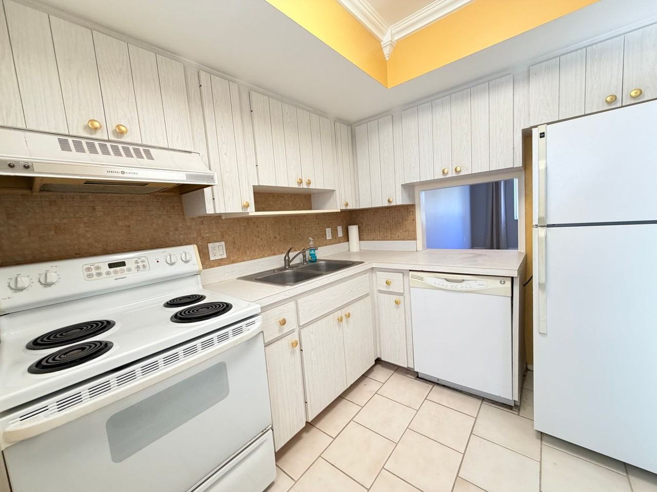 1520 Glen Oaks Dr E - Photo 6 of 33