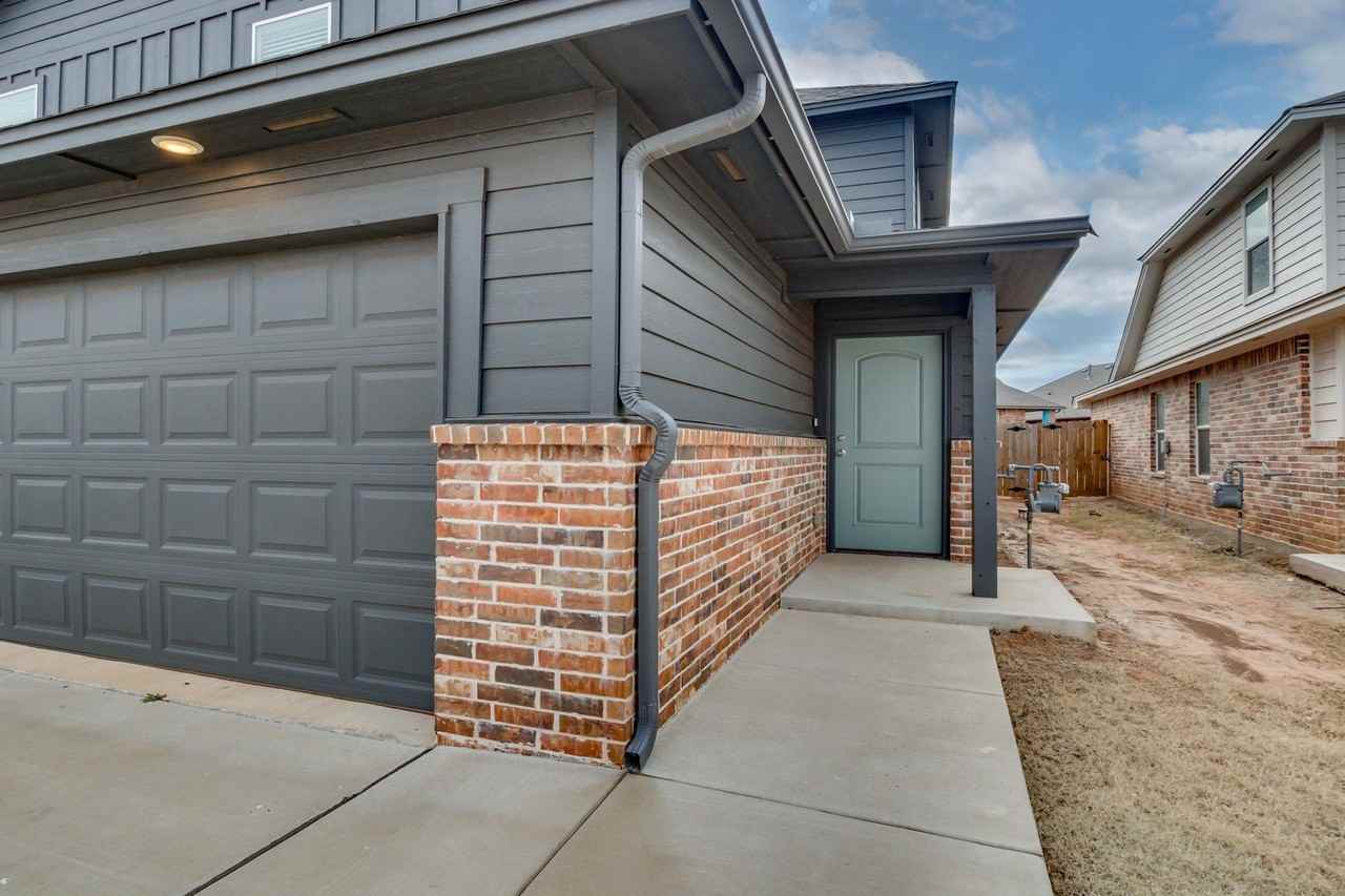 10810 Nw 119th Pl - Photo 5 of 50