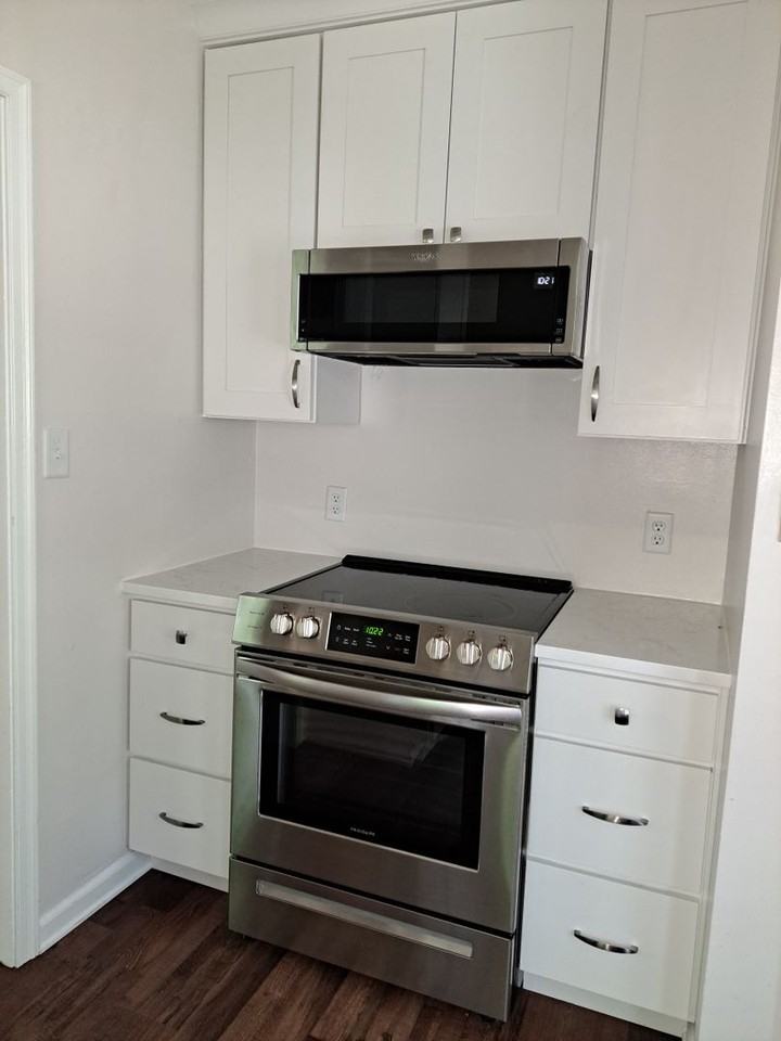 2416 Pine St - Photo 3 of 14