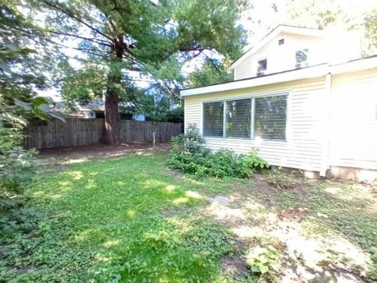 209 3rd St - Photo 4 of 43