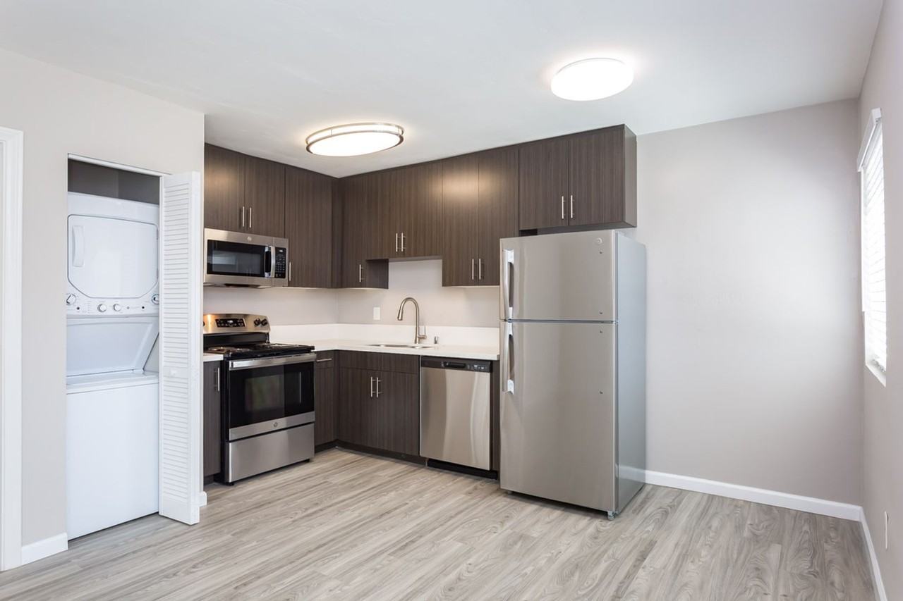 819 W Palm Ave #819 - Photo 3 of 17