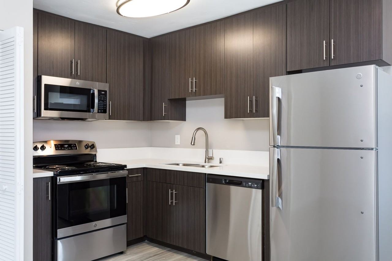 819 W Palm Ave #819 - Photo 4 of 17