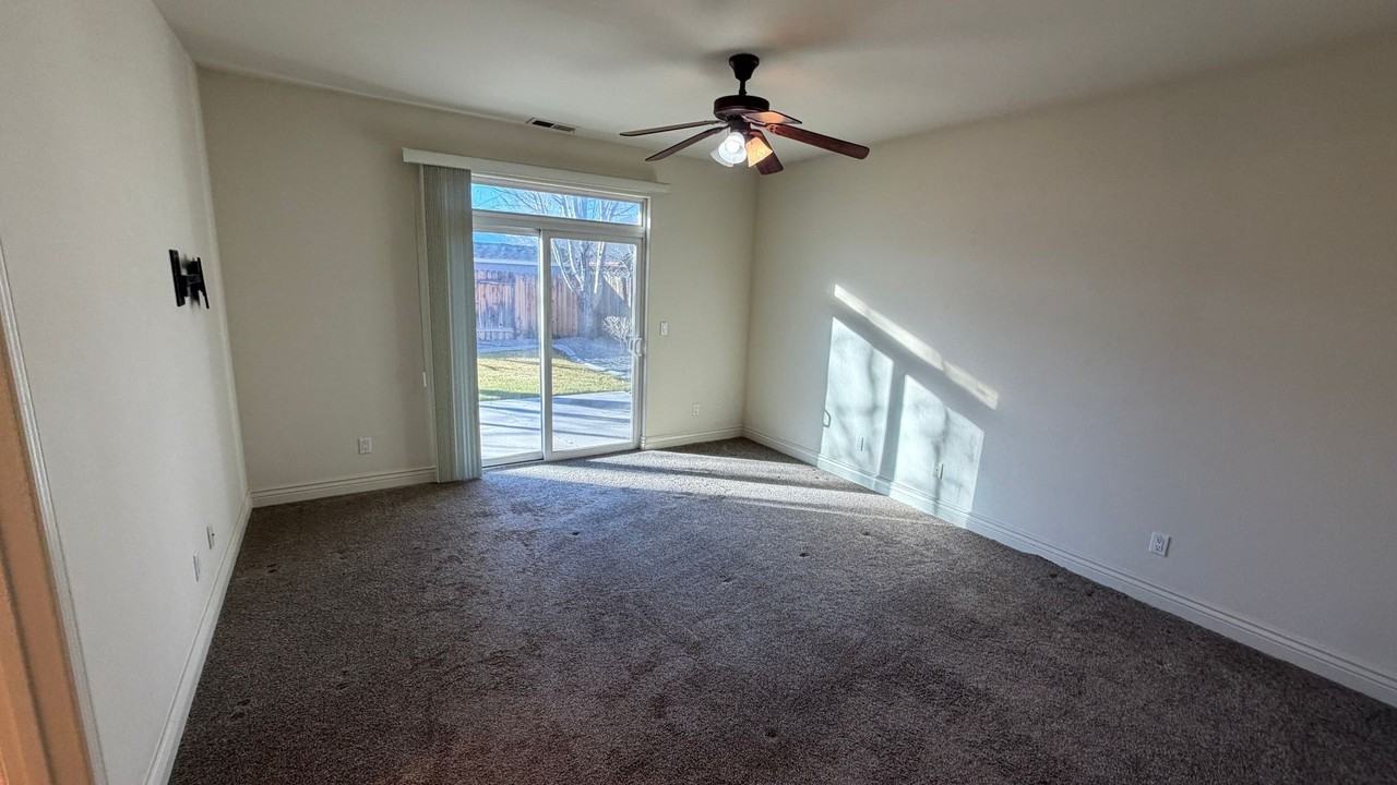 1368 Macenna Ln - Photo 4 of 10