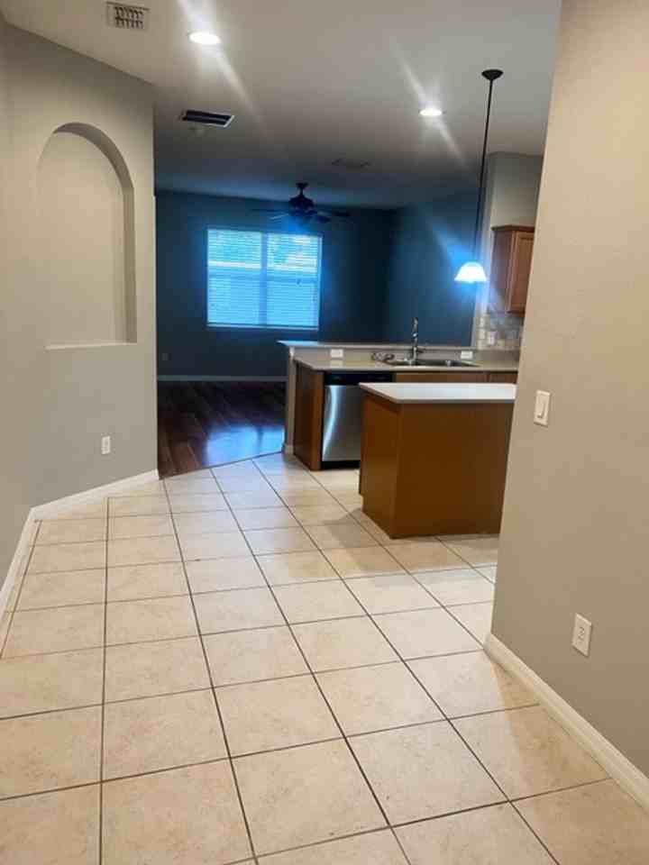 702 Gordonia Ct - Photo 3 of 13