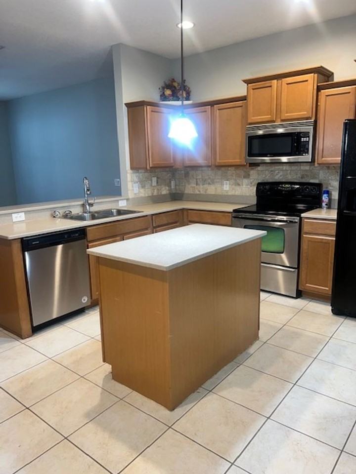 702 Gordonia Ct - Photo 7 of 13