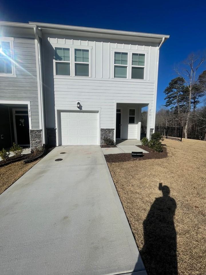 210 Lennox Spring Dr - Photo 2 of 25