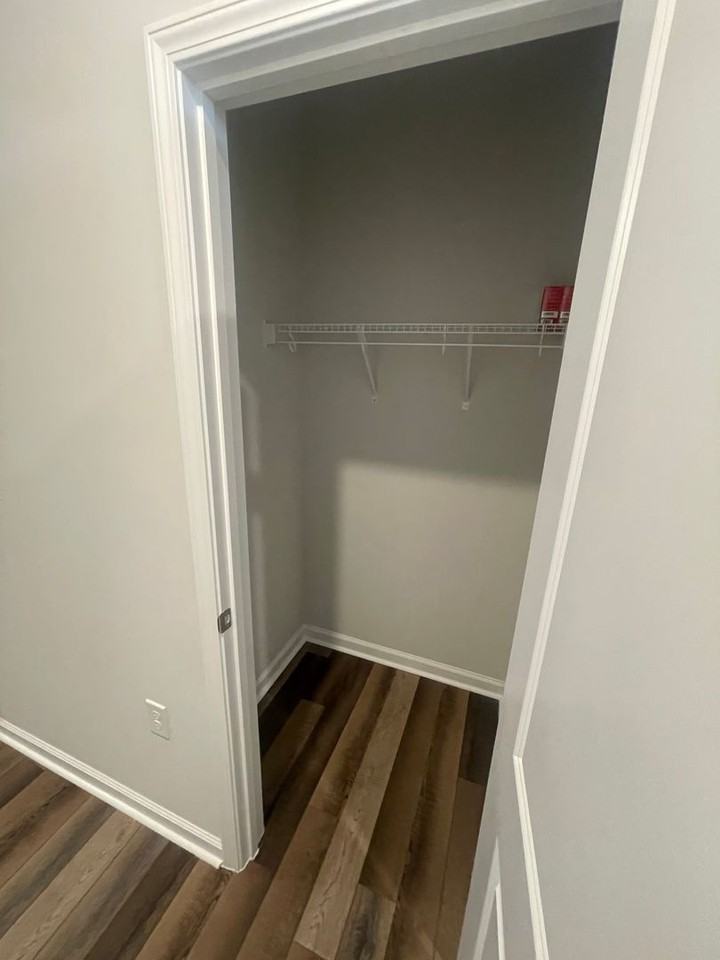 210 Lennox Spring Dr - Photo 5 of 25