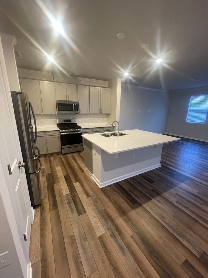 210 Lennox Spring Dr - Photo 6 of 25