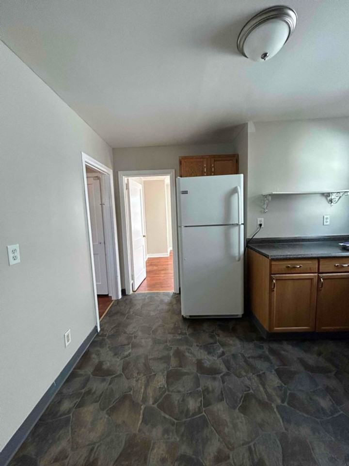 185 Harwood Ave - Photo 3 of 12