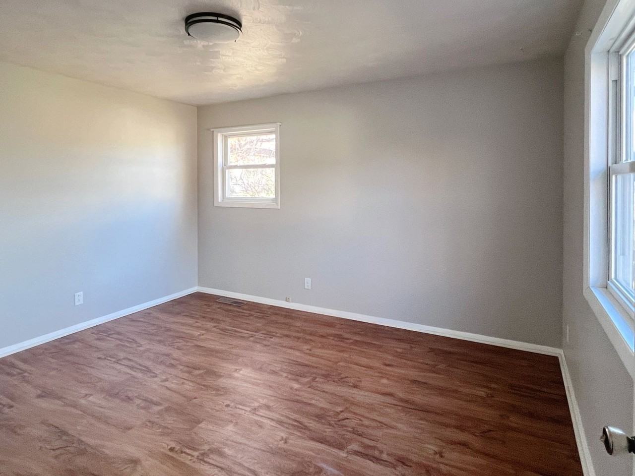 924 Princess Dr - Photo 2 of 17