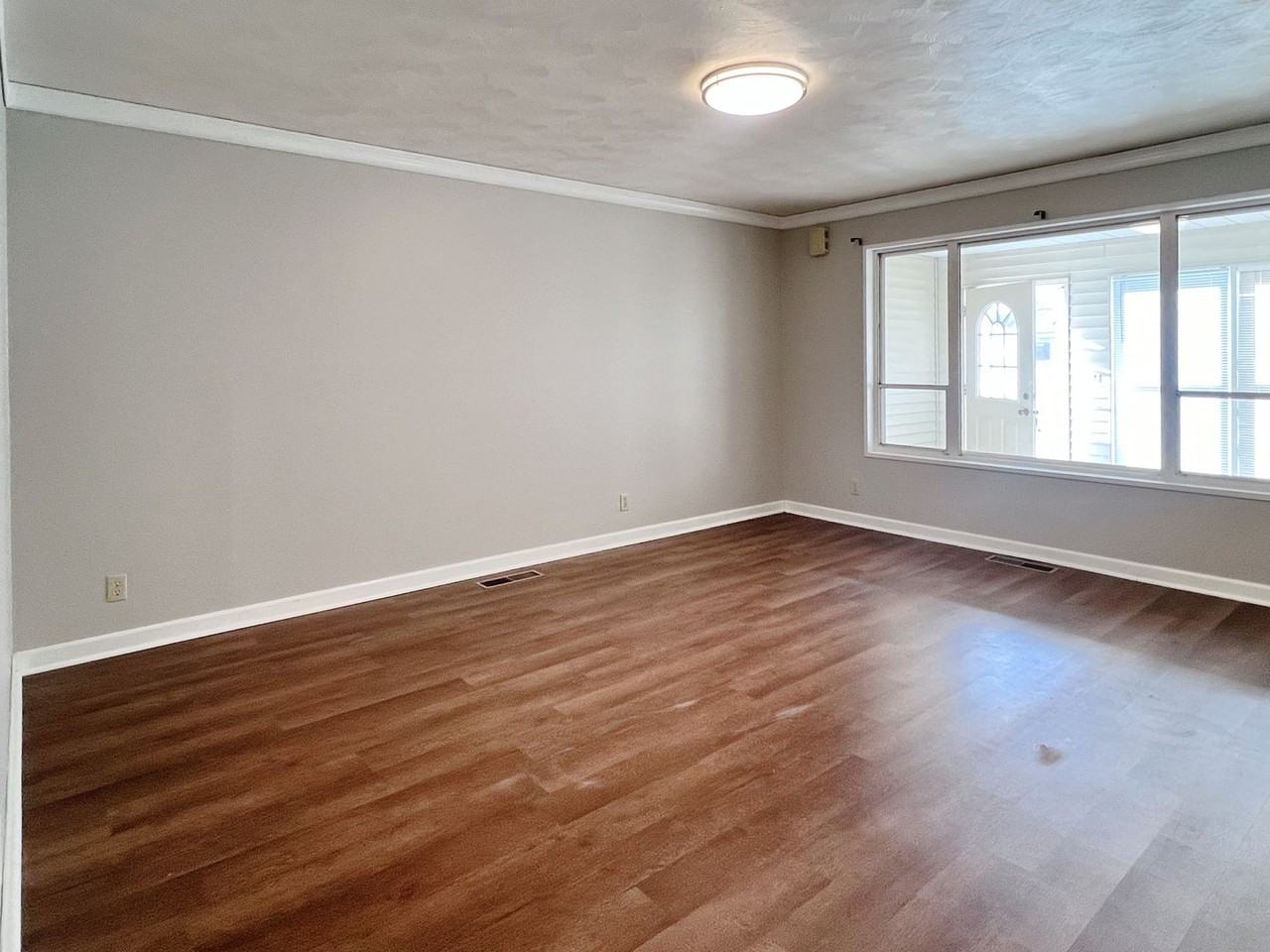 924 Princess Dr - Photo 4 of 17