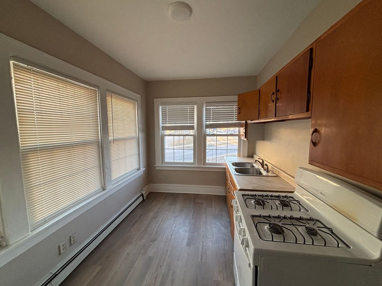 2715 Stone Park Blvd - Photo 2 of 7