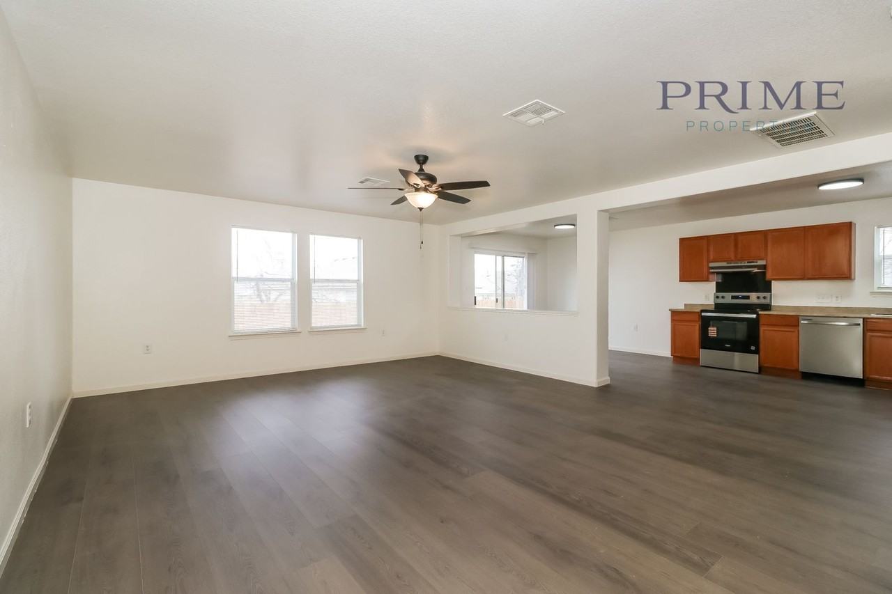 7012 Doyal Dr - Photo 6 of 17