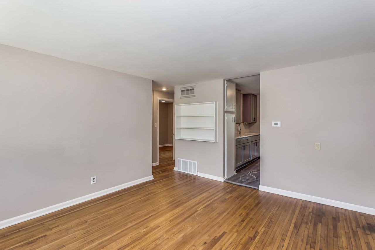 1015 S Christine St - Photo 3 of 17