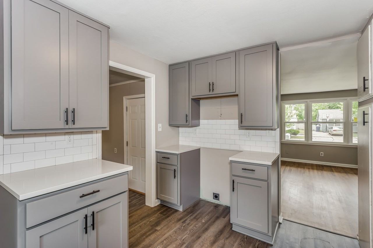 1015 S Christine St - Photo 4 of 17