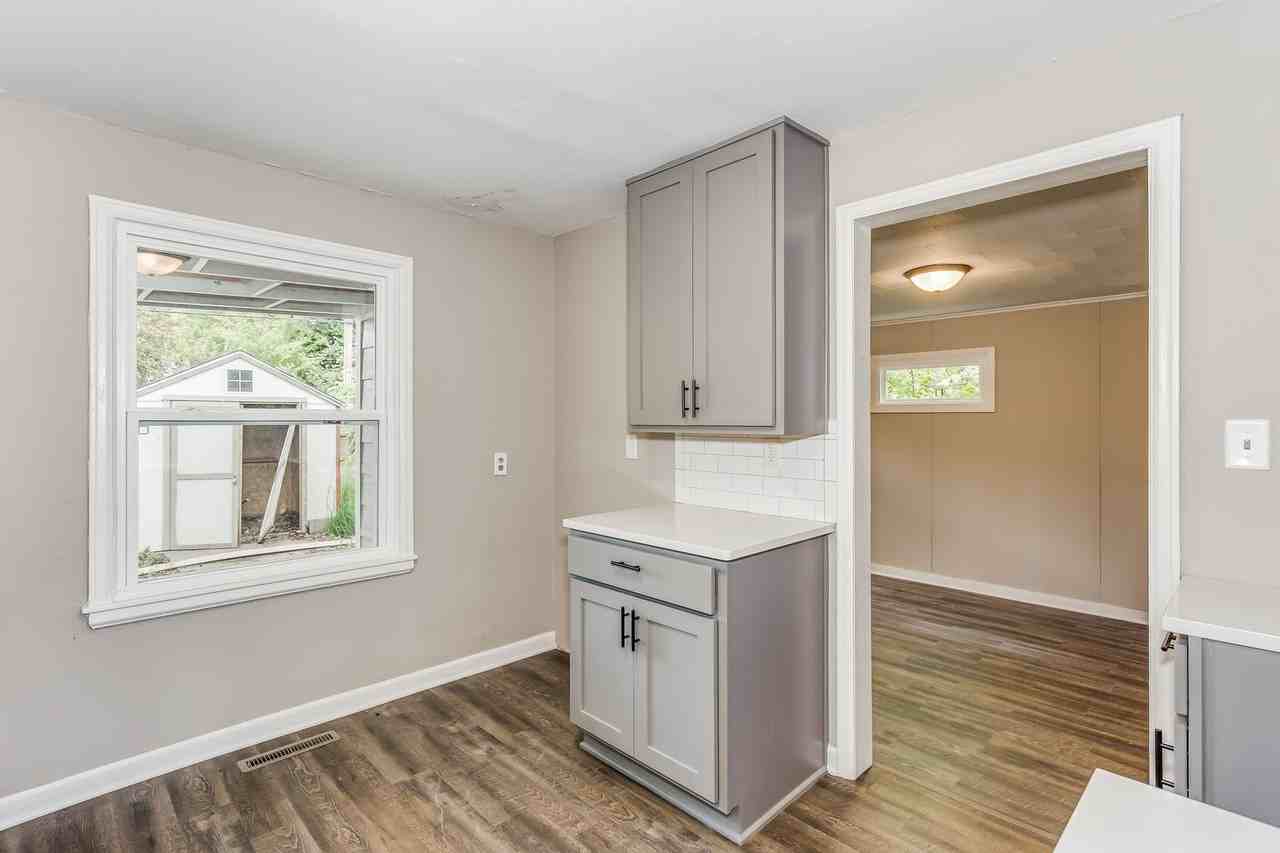 1015 S Christine St - Photo 7 of 17