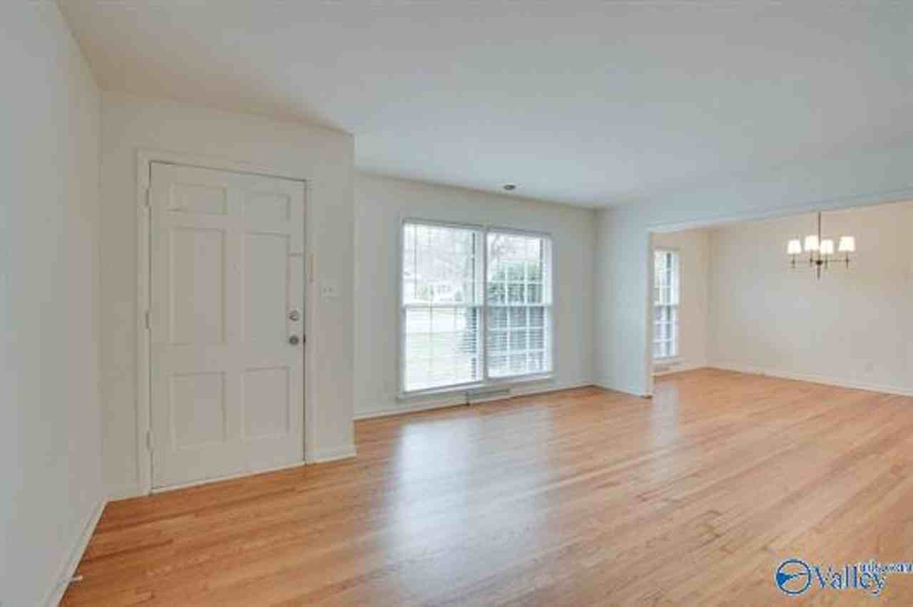 814 Cleermont Dr Se - Photo 2 of 20