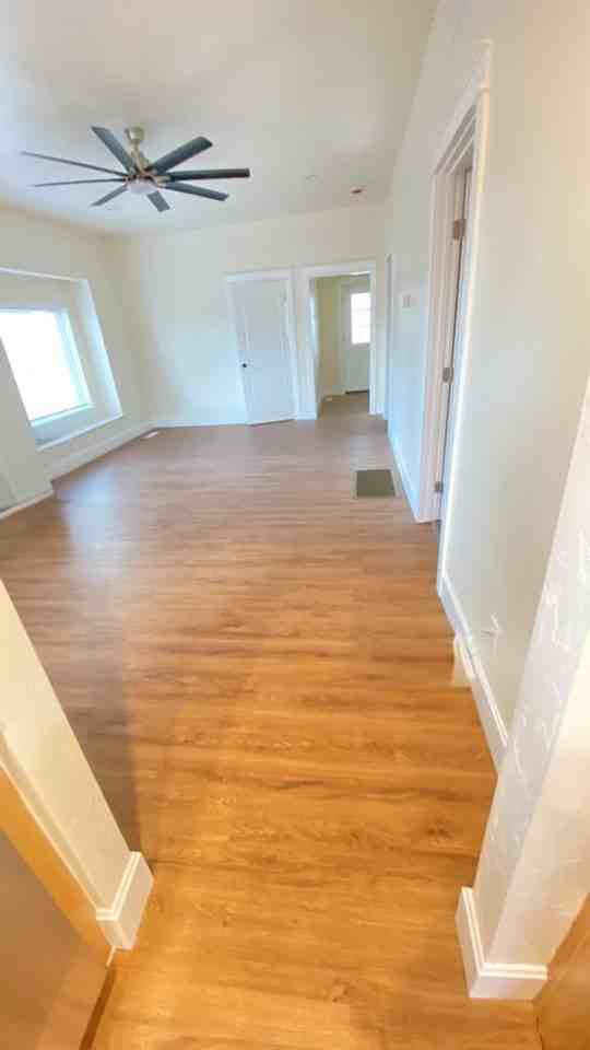 105 S 14th Ave - Photo 2 of 18