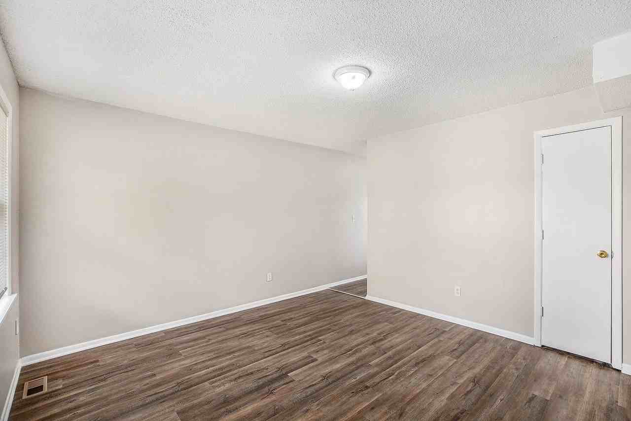 18717 E Blackhawk Trl - Photo 7 of 40