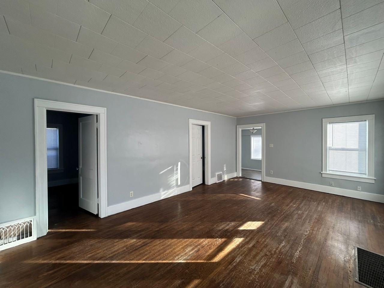 1829 Frances Ave - Photo 2 of 14